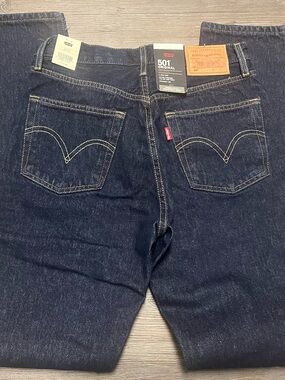 NWT Women’s Levi’s 501 Original
Jeans Size 26x32 High Rise straight leg
